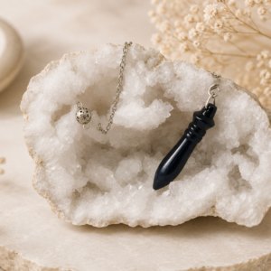 Pendule Thot en onyx noir sur cristal