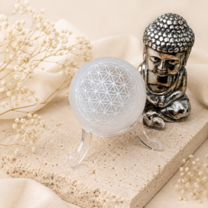Sphère en sélénite gravée Fleur de Vie