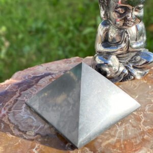 Shungite pyramide